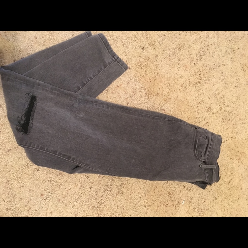Women’s Distressed Jeans
